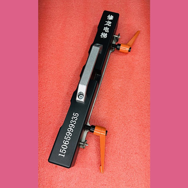 Инструмент для выравнивания соединений (стыков) направляющих лифта