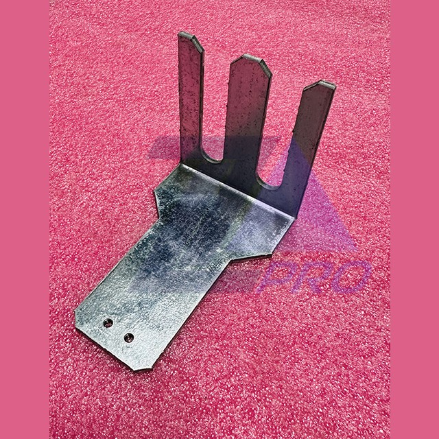 Кронштейн фотобарьера нижний 0411Е.03.00.098 ЩЛЗ